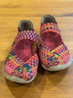 Bernie Mev Girls Mary Jane Woven Stretch Shoes Size 2 Colorful Pink Rainbow